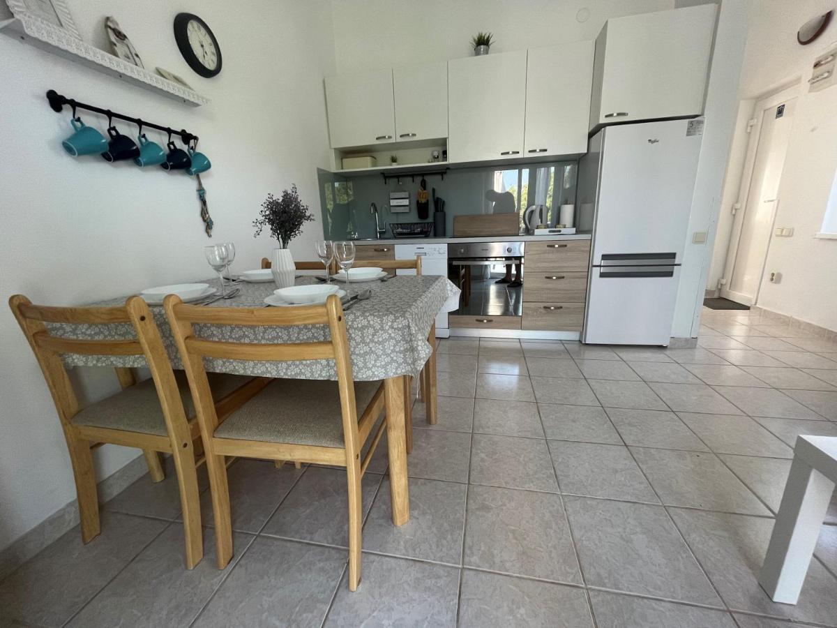 Pinezici Apartman Niccole Exteriör bild