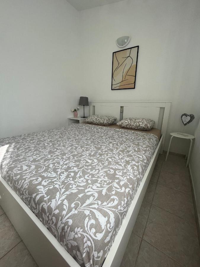 Pinezici Apartman Niccole Exteriör bild